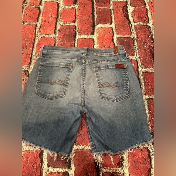 7 for all Mankind Josefina cut off jeans shorts
Size 25 inseam cutoff to 7” - Picture 2 of 7